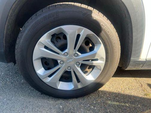 Summit White 2024 Chevrolet Trax LS