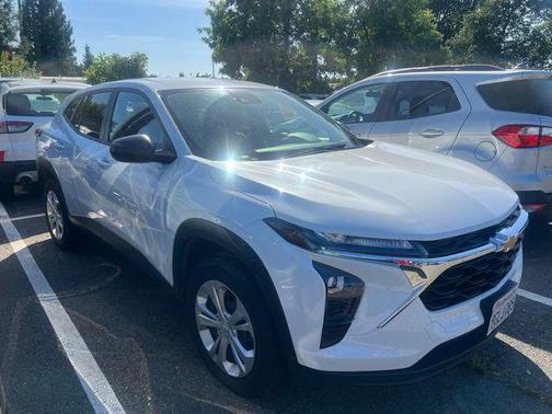 Summit White 2024 Chevrolet Trax LS