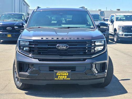 Dark Matter Gray Metallic 2026 Ford Expedition Max Platinum