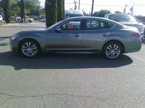 2018 INFINITI Q70 3.7 LUXE