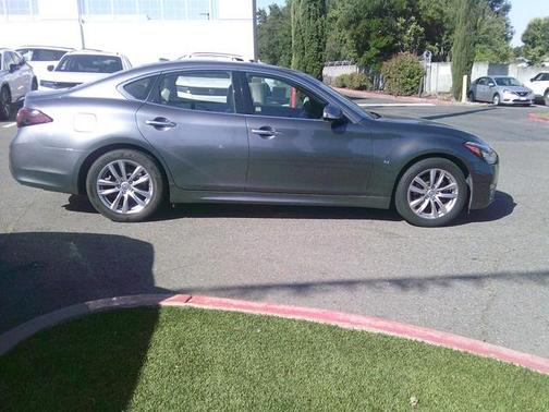 2018 INFINITI Q70 3.7 LUXE