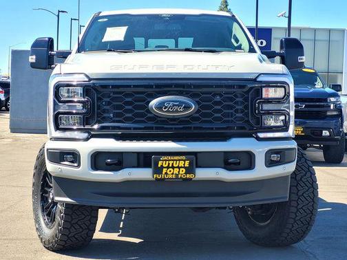 Avalanche 2026 Ford F-350 Lariat