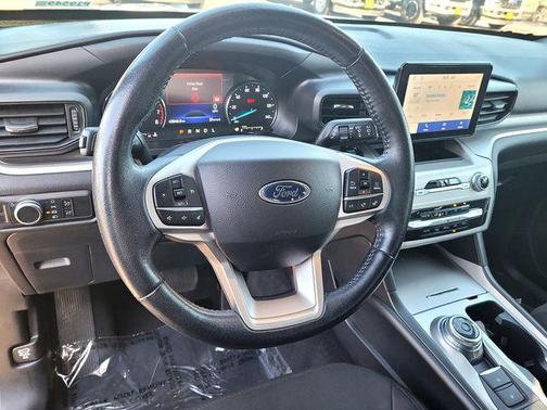 Burgundy Velvet Tinted Clearcoat 2022 Ford Explorer XLT