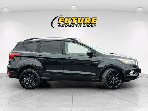 Agate Black Metallic 2019 Ford Escape SE