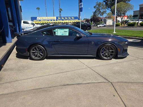 2025 Ford Mustang Dark Horse Fastback