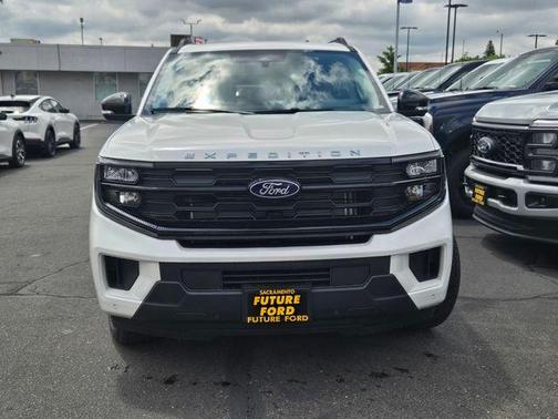 Star White Metallic Tri-Coat 2026 Ford Expedition Max Active 4x4
