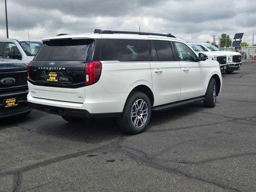 Star White Metallic Tri-Coat 2026 Ford Expedition Max Active 4x4