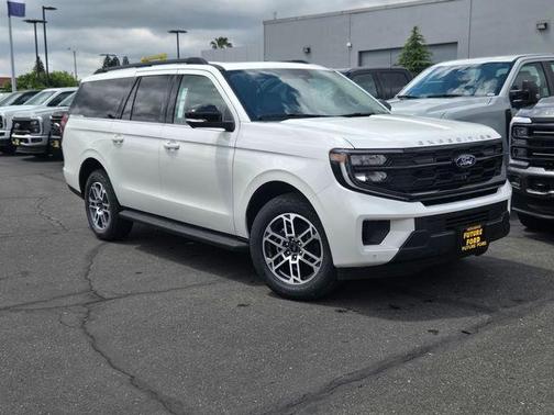 Star White Metallic Tri-Coat 2026 Ford Expedition Max Active 4x4