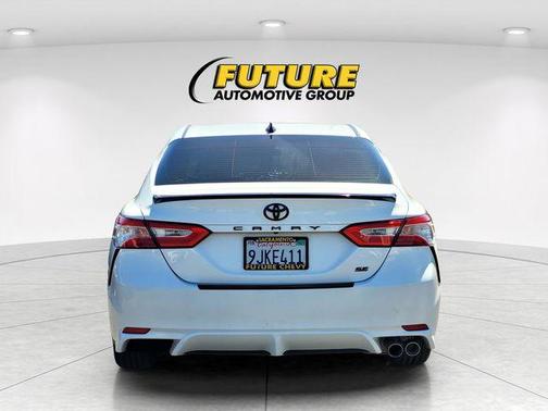 Super White 2020 Toyota Camry SE