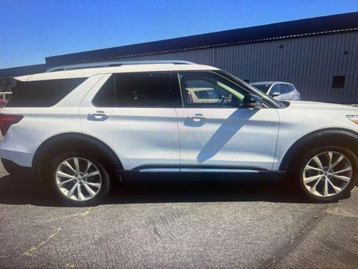 Star White Metallic Tri-Coat 2021 Ford Explorer Platinum