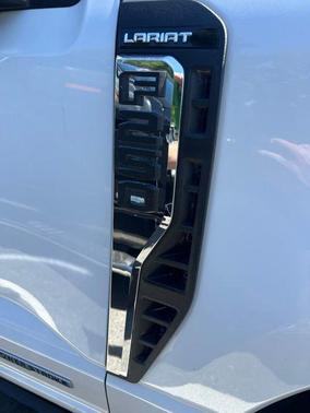 Oxford White 2024 Ford F-250 Lariat