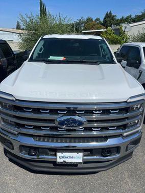 Oxford White 2024 Ford F-250 Lariat