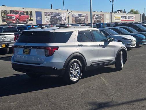 Star White Metallic Tri-Coat 2026 Ford Explorer Active