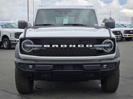 Oxford White 2026 Ford Bronco Outer Banks
