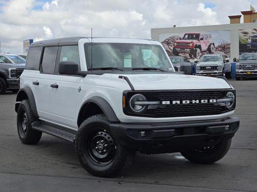 Oxford White 2026 Ford Bronco Outer Banks
