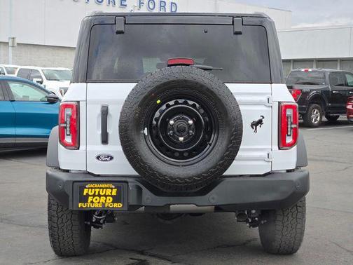 Oxford White 2026 Ford Bronco Outer Banks