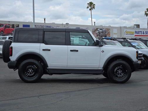 Oxford White 2026 Ford Bronco Outer Banks