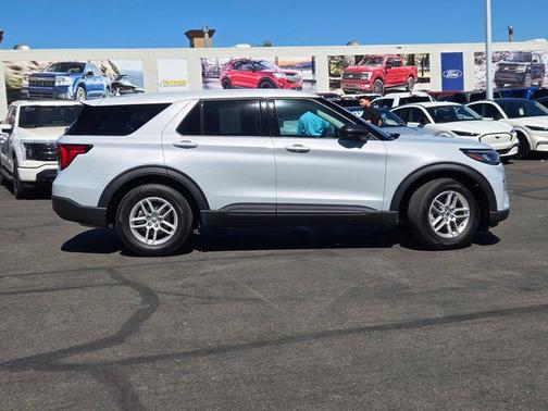 Space White Metallic 2026 Ford Explorer Active