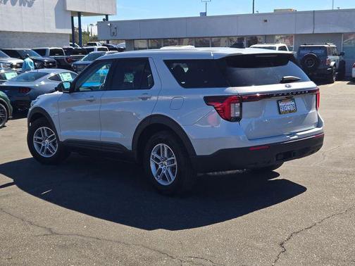 Space White Metallic 2026 Ford Explorer Active