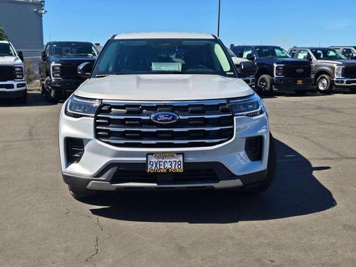 Space White Metallic 2026 Ford Explorer Active