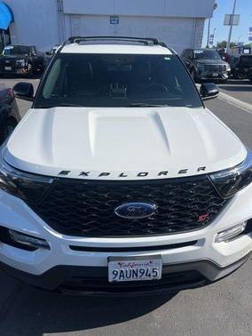 Star White Metallic Tri-Coat 2022 Ford Explorer ST