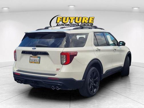 Star White Metallic Tri-Coat 2022 Ford Explorer ST