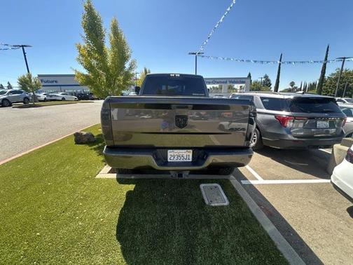 2017 RAM 2500 Laramie Crew Cab 4x4 6'4' Box