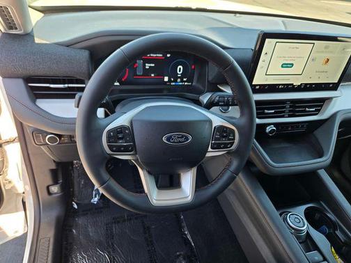 Star White Metallic Tri-Coat 2026 Ford Explorer Active