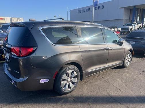 2019 Chrysler Pacifica Hybrid Limited