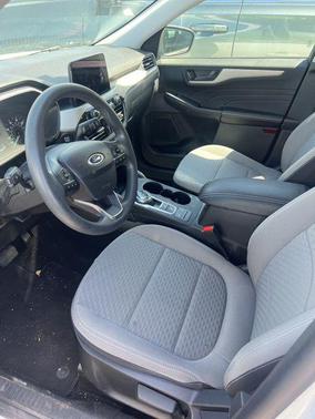 Oxford White 2022 Ford Escape SE