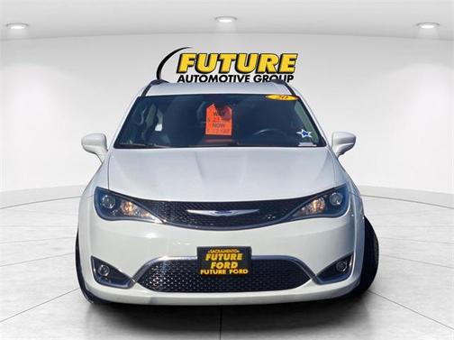 2020 Chrysler Pacifica Touring L