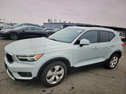 2021 Volvo XC40 T5 Momentum