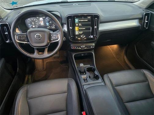 2021 Volvo XC40 T5 Momentum