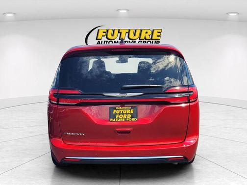 Red Hot Pearlcoat 2025 Chrysler Pacifica L