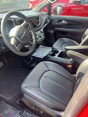 Red Hot Pearlcoat 2025 Chrysler Pacifica L