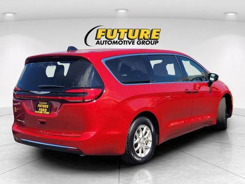 Red Hot Pearlcoat 2025 Chrysler Pacifica L