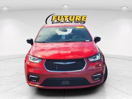 Red Hot Pearlcoat 2025 Chrysler Pacifica L