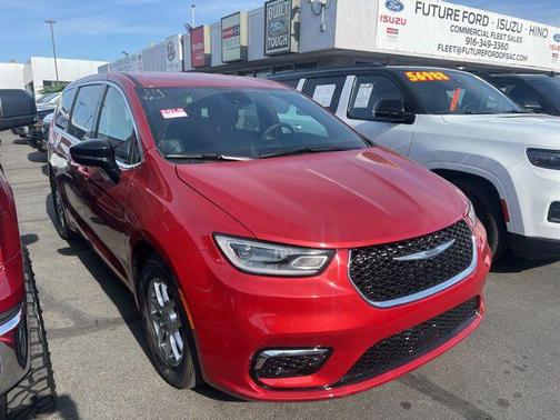 Red Hot Pearlcoat 2025 Chrysler Pacifica L