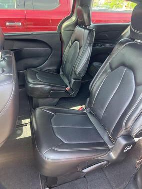 Red Hot Pearlcoat 2025 Chrysler Pacifica L