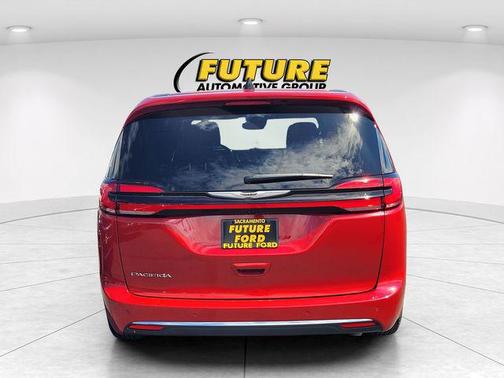 Red Hot Pearlcoat 2025 Chrysler Pacifica L