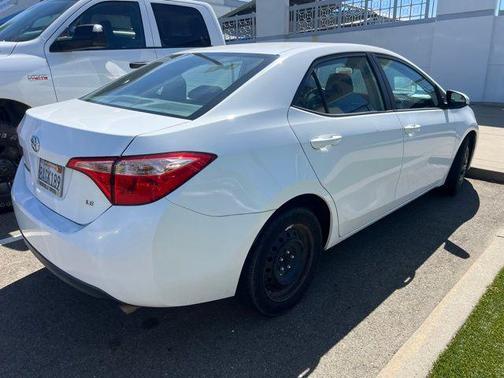 Super White 2018 Toyota Corolla LE
