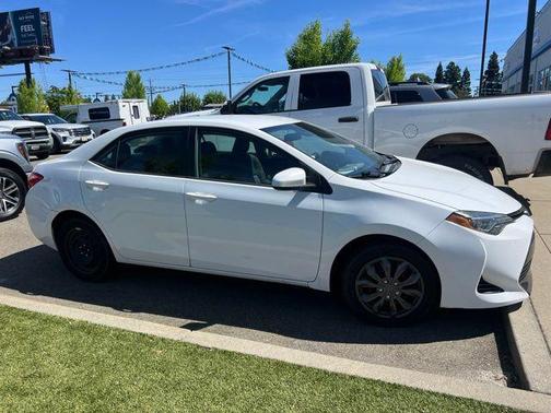 Super White 2018 Toyota Corolla LE