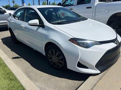 Super White 2018 Toyota Corolla LE