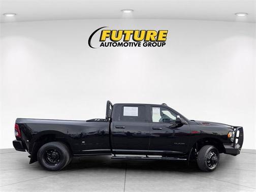 2022 RAM 3500 Big Horn Crew Cab 4x4 8' Box