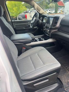 Bright White Clearcoat 2019 RAM 1500 Big Horn