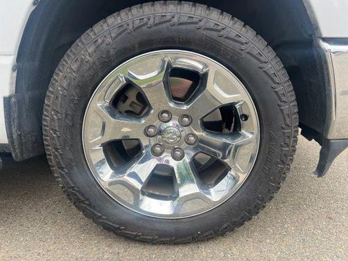 Bright White Clearcoat 2019 RAM 1500 Big Horn