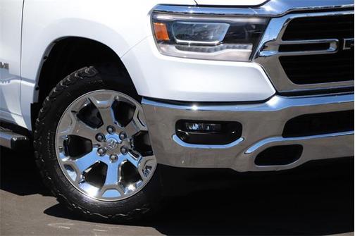 Bright White Clearcoat 2019 RAM 1500 Big Horn