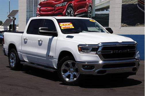 Bright White Clearcoat 2019 RAM 1500 Big Horn