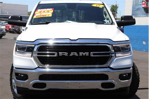 Bright White Clearcoat 2019 RAM 1500 Big Horn