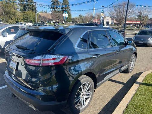 2023 Ford Edge Titanium